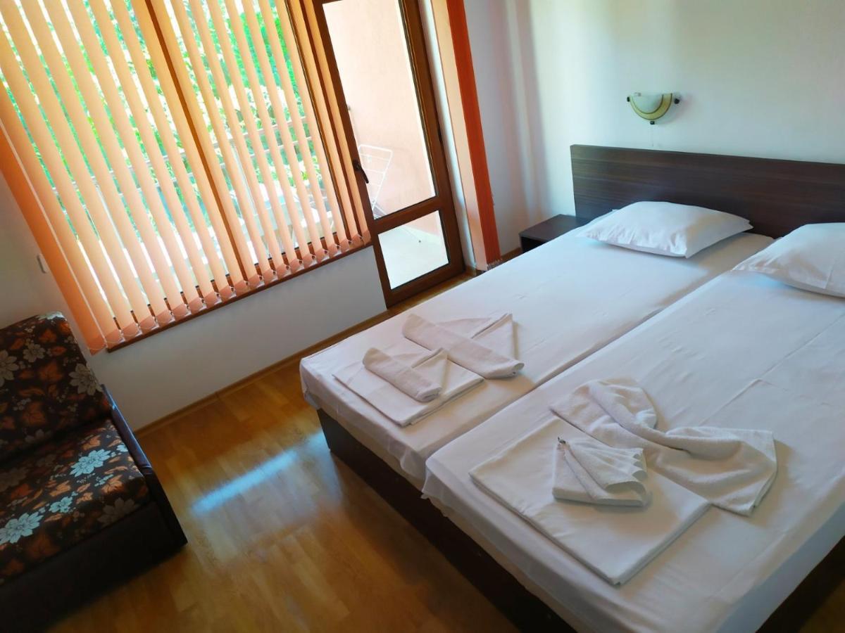 Adri Guest House Nesebar Exterior photo