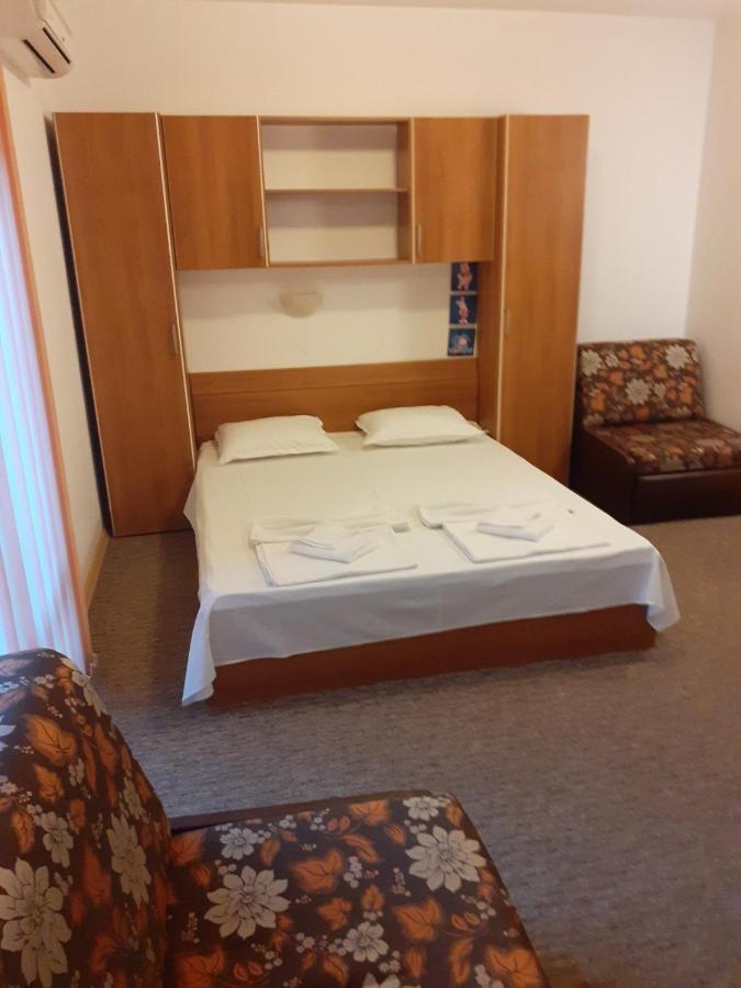 Adri Guest House Nesebar Exterior photo