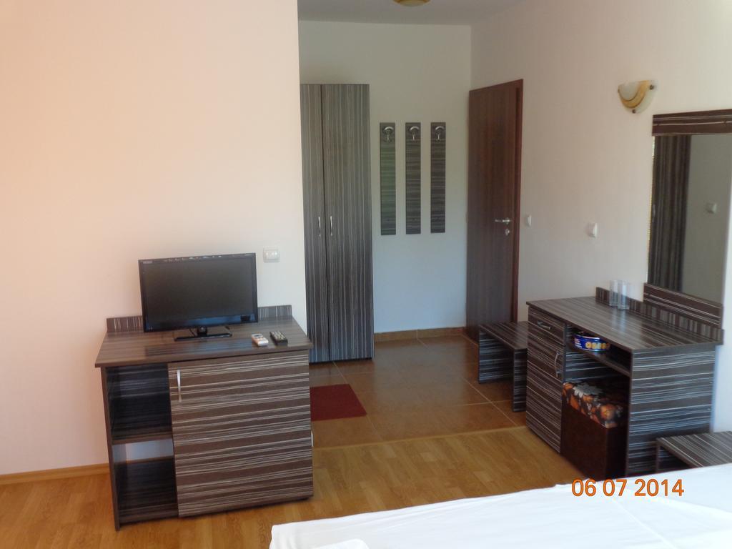 Adri Guest House Nesebar Exterior photo